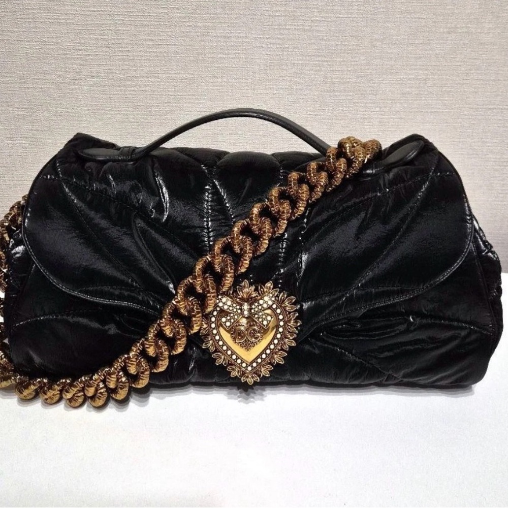 Dolce & Gabbana devotion
Quilted Puffer Shoulder Bag